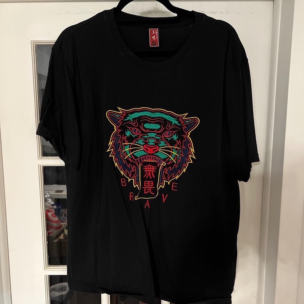 Mens Tee w/ embroidery